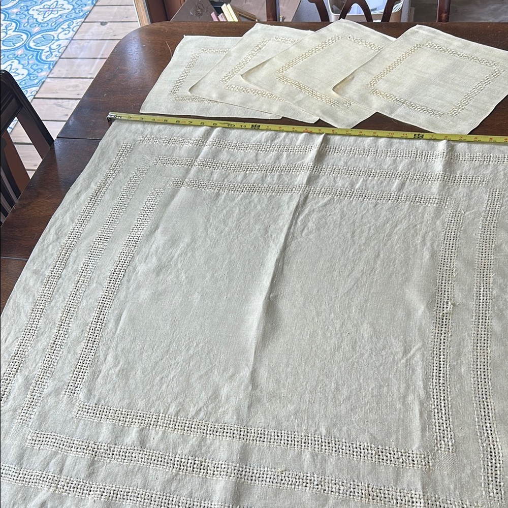 Elegant Vintage Yellow Tablecloth and Napkin Set